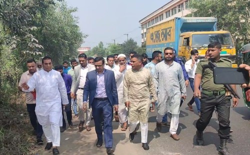 ফুলকলি ফ্যাক্টরির দূষণ পরিদর্শনে এমপি এনামুল হক এনাম